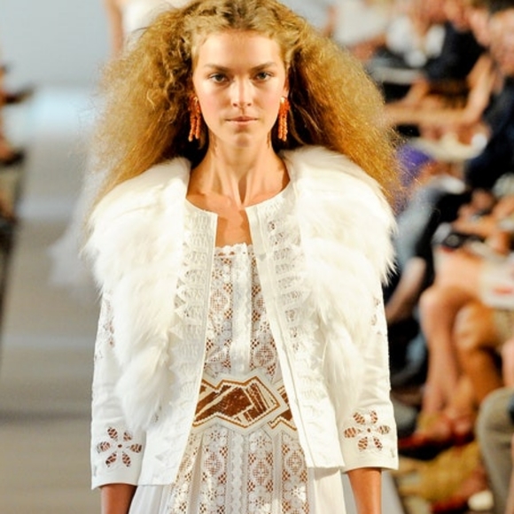 Oscar de la Renta Jackets & Blazers - $3,700 OSCAR DE LA RENTA WHITE LACE GORGEOUS RUNWAY JACKET TOP US 4